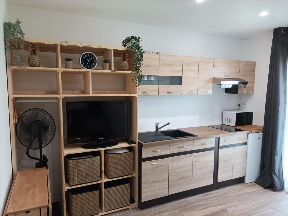 Chambre Amenage En Studio Cers Bagian luar foto